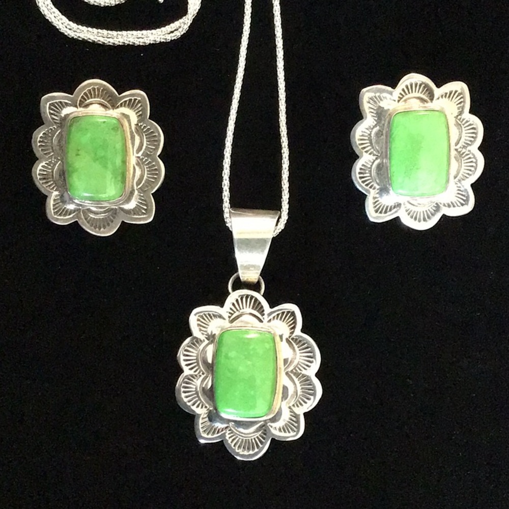 Gaspeite Necklace Set